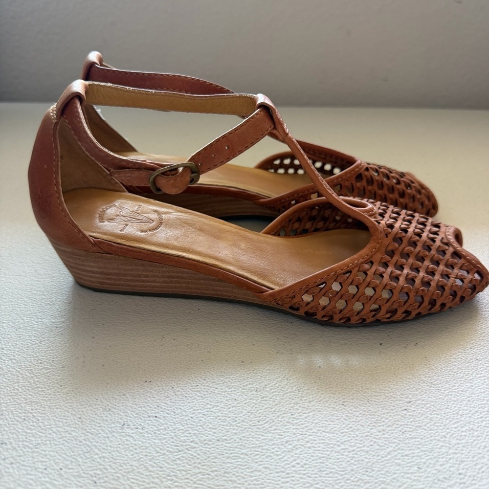 Frye strap leather peep toe shoe -sandals